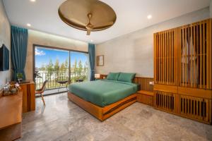 Postel nebo postele na pokoji v ubytování Bon Sand Villa & Spa Hoi An