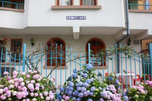 The building in which a vendégházakat is located