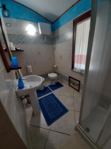 Koupelna v ubytování B&B Su Frascu Segau