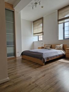 Posteľ alebo postele v izbe v ubytovaní Apartamenty „Lofty w piecowni”