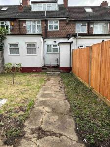 a backyard of a house with a fence at Gorgeous 5 bedroom house in Hither Green