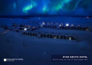 una vista aerea della stella artica di notte di Star Arctic Hotel a Saariselka