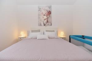 Łóżko lub łóżka w pokoju w obiekcie House Kacana 2163