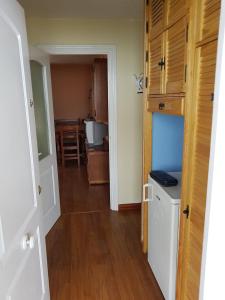 a hallway of a room with a kitchen and a door at urb el refugio , brañavieja-alto campoo in Brañavieja