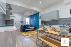a kitchen and living room with a table and a couch at Monthly Offers, 10 Guests, Business, WIFI in Derby