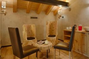 Příslušenství pro přípravu čaje a kávy v ubytování Hotel Garni Elisir