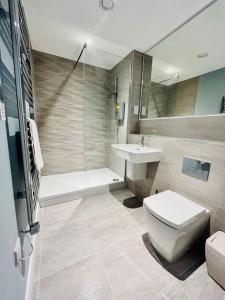 Koupelna v ubytování Beautifully presented one bedroom apt close to Old Trafford Stadium