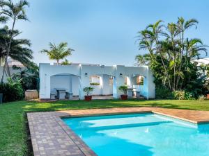 Πισίνα στο ή κοντά στο Skiathos at Beachfront Apartments in Shakas Rock