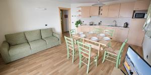 A kitchen or kitchenette at Chalet Elena