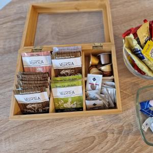 a wooden box filled with different types of tea at Sienkiewicza apartament MULTI HOUSE in Rzeszów