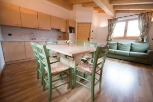 A kitchen or kitchenette at Chalet Elena