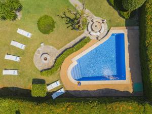 an overhead view of a swimming pool in a yard at Cielo de Bonaire in Alcudia