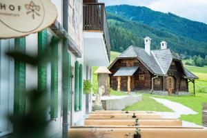 Nespecifikovaný výhled na hory nebo výhled na hory při pohledu z hotelu