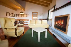 A seating area at Chalet Elena