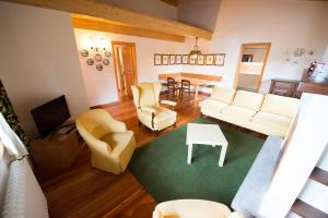 A seating area at Chalet Elena