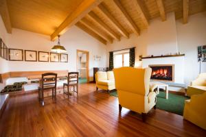 A seating area at Chalet Elena