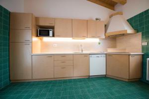 A kitchen or kitchenette at Chalet Elena