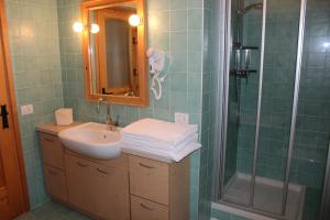 A bathroom at Chalet Elena