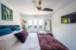 Postel nebo postele na pokoji v ubytování At Last by Big Skies Cottages