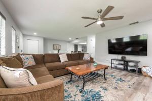 a living room with a couch and a flat screen tv at Daytona Buy! Mins from Beaches, Speedway, Airport in Daytona Beach