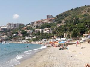 a beach with a bunch of people in the water at CASA VACANZA Mamma MARIA in Messina