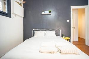 Lovely 1-bedroom With Balcony-Dizengoff Square.