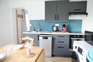 Kuchnia lub aneks kuchenny w obiekcie Gîte Les amoureux de la Baie