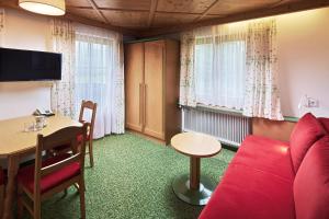 Televiisor ja/või meelelahutuskeskus majutusasutuses Hotel Gasthof Siggen