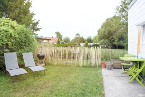 Ogród w obiekcie Gîte Les amoureux de la Baie