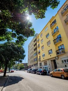 a street with cars parked on the side of a building at Vidra-lak with Private Parking in Budapest