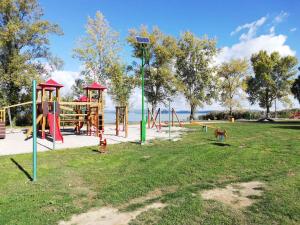 Ο χώρος παιχνιδιού για παιδιά στο Apartment Balatonszarszo - Balaton 20084