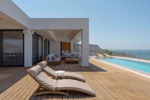Bazén v ubytování Fotini Designers Residence nebo v jeho okolí + 37 fotografií