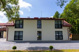 Budova, v ktorej sa farma nachádza