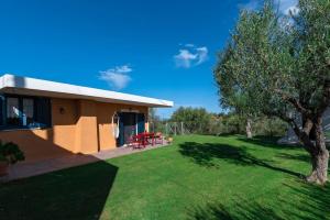 a house with a yard with a table and a tree at Villa Amerita in Elia Laconias