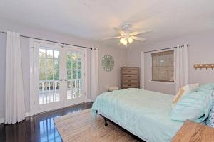 a bedroom with a bed and a ceiling fan at Family friendly with large pool in Sarasota +20 photos