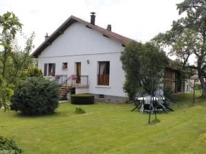Zahrada ubytování Gîte familial avec jardin, cheminée et parking à Jussarupt, près de Gérardmer - FR-1-589-320