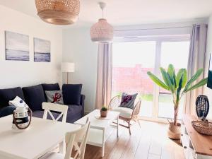 a living room with a couch and a table and chairs at Luksusowy Apartament 2A-3 in Żarnowska