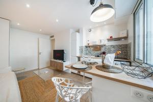 a kitchen with a table and chairs in a room at Cannes Centre - 10mn Palais, Plages, Croisette - AT in Cannes