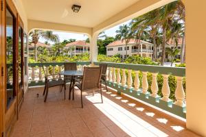 Belizean Shores Resortにあるバルコニーまたはテラス