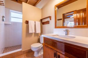 Belizean Shores Resortにあるバスルーム