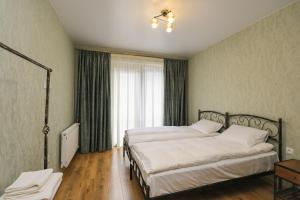 A bed or beds in a room at Heaven Hill