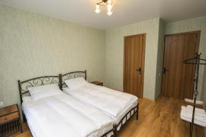 A bed or beds in a room at Heaven Hill