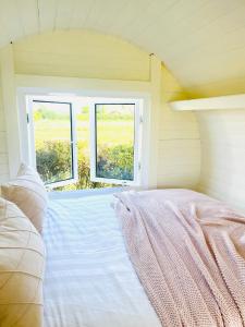 Cama o camas de una habitación en Charming 1-Bed Lodge in Morpeth