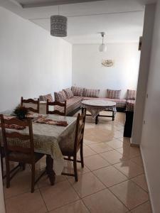 a living room with a table and a couch at appartement de nouri à marti in Martil