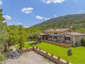an aerial view of a house with a yard at Villa Ca Na Rossa in Campanet