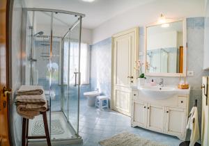 A bathroom at Exclusive Villa