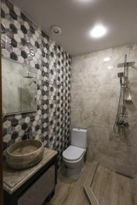 A bathroom at Heaven Hill
