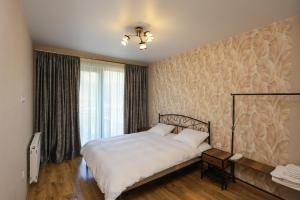 A bed or beds in a room at Heaven Hill