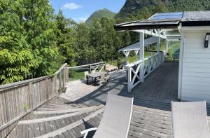 En balkong eller terrasse på Jølster Holiday home