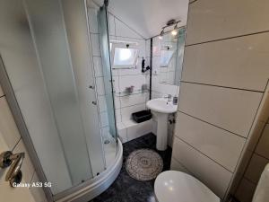 Heritage Rooms Kut的一间浴室